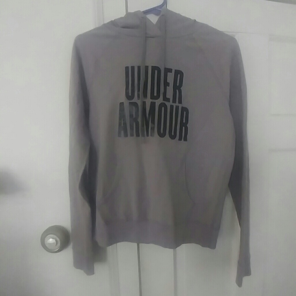 Small petite Under Armour sweatshirt
